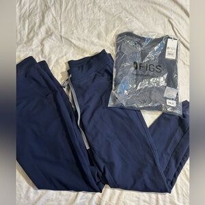 Figs Navy womens scrubs set, SMALL